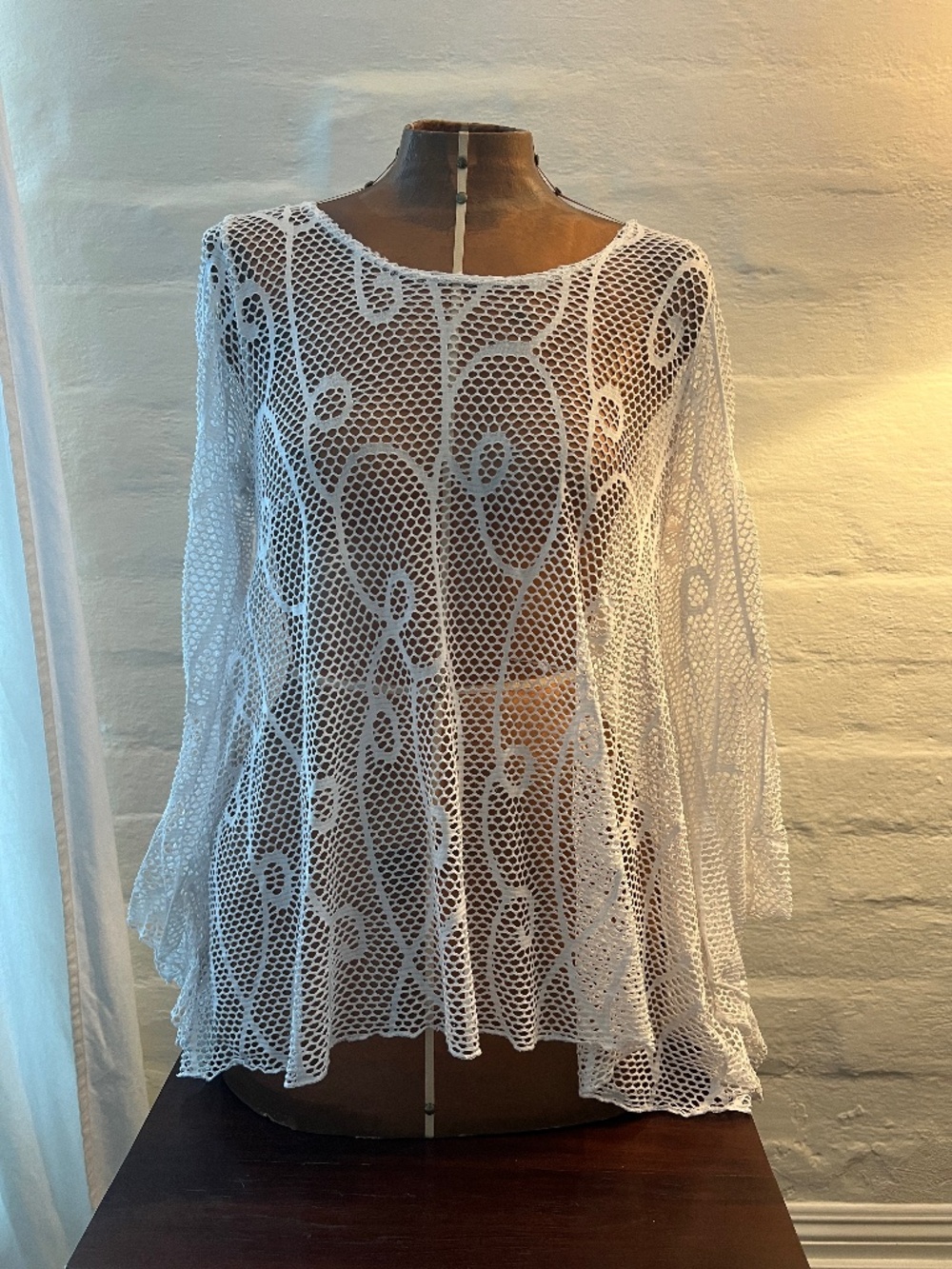 Vine Street White Sheer Cutout Mesh Spiral Swirl Asymmetrical Top M